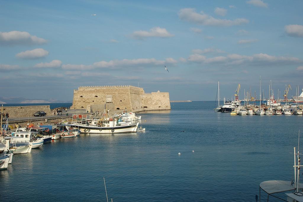 Castello City Hotel Ираклио Екстериор снимка